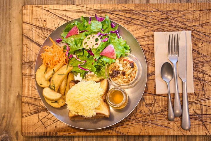 「はちみつバター」プレートセット1250円。単品（パンのみ）は800円