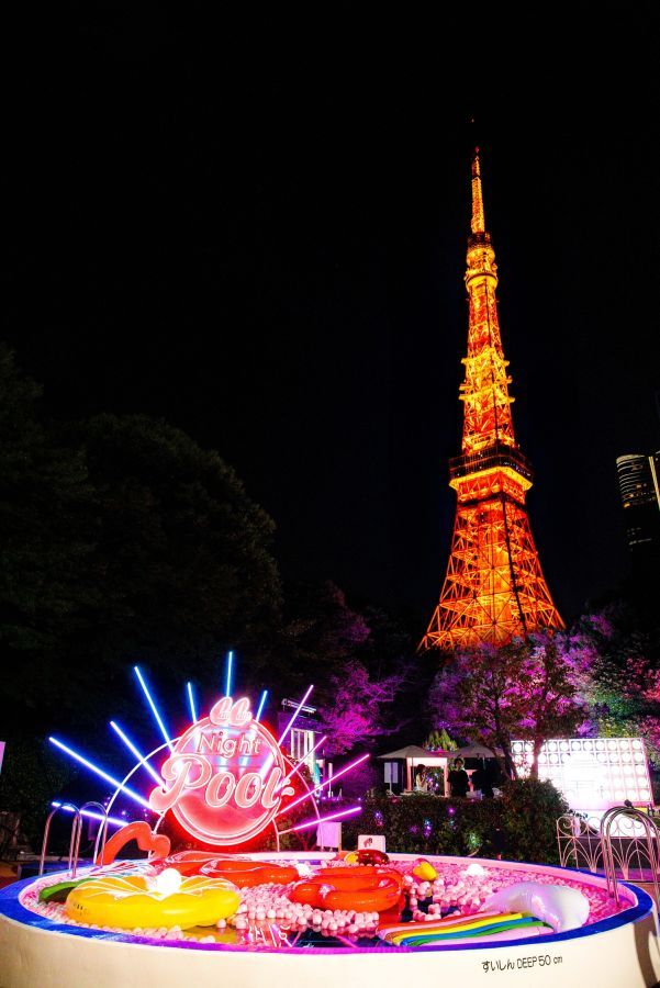 東京タワーをバックに写真を撮れるのは、CanCamナイトプールだけ！（画像は2024年のものです。以下同じ）