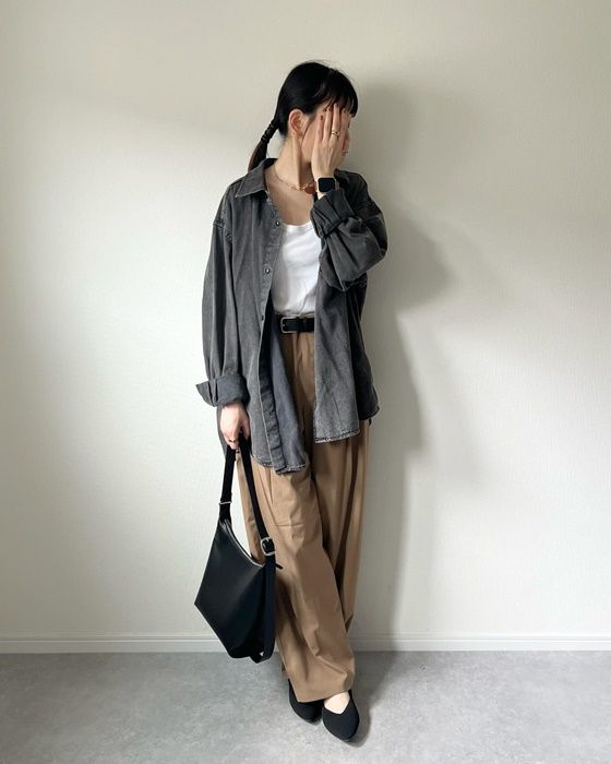 UNIQLOのホワイトの「ソフトリブタンクトップ」