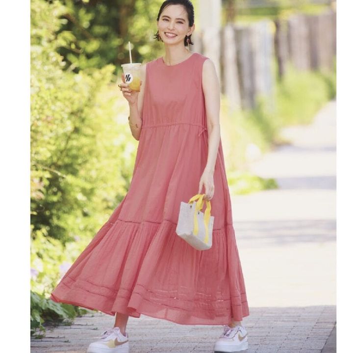 オレンジ色のワンピース