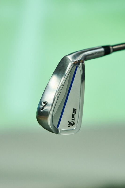 なぜ7番アイアンは初心者におすすめなのか？基本的な打ち方を解説