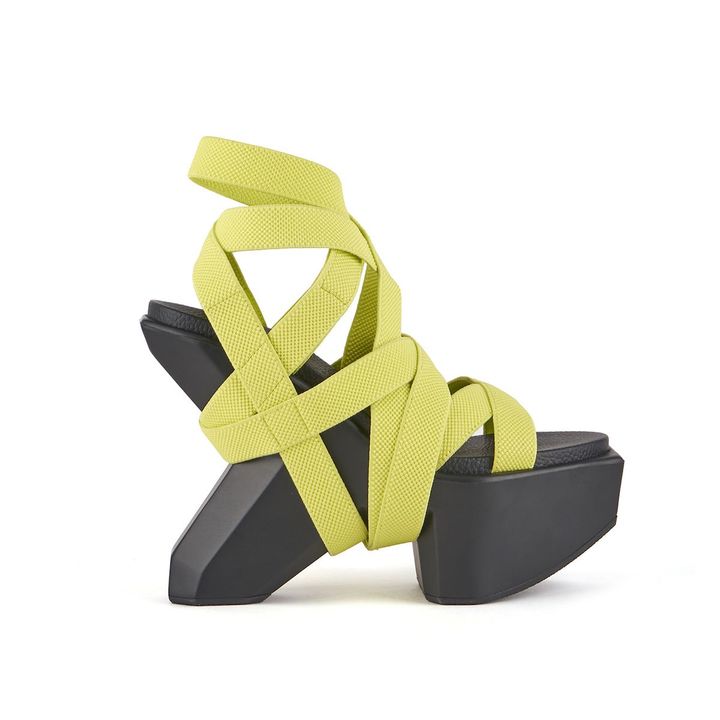 Boulder Bondage ￥74,800／ユナイテッド ヌード（UNITED NUDE 問い合わせ：エム<br /> 003-6721-0406）