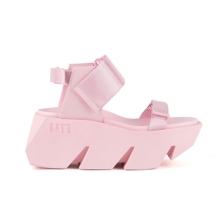 Bull Run Pink ¥49,500／ユナイテッド ヌード（UNITED NUDE 問い合わせ：エム<br /> 03-6721-0406）