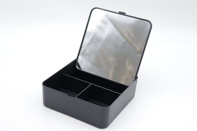 ダイソーの収納ケース付きミラー（スクエア）2