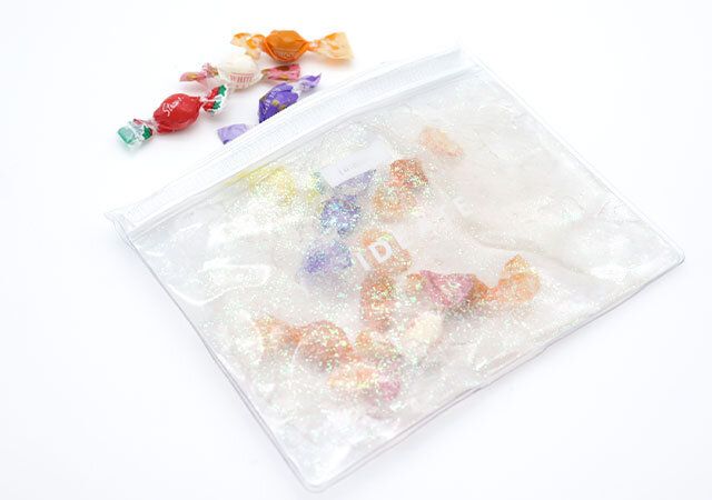 ダイソー フラットポーチ（保冷剤入、ロゴ） 使用例 保冷剤 チョコ