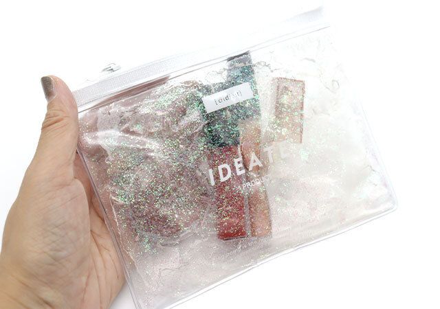 ダイソー フラットポーチ（保冷剤入、ロゴ） 使用例 コスメ