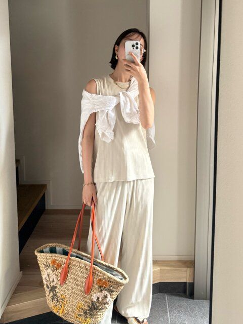 ナチュラルカラーでセットアップコーデ