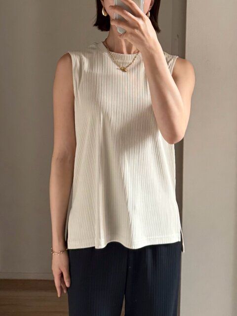 GU リブスリットチュニック（ノースリーブ） NATURAL Mサイズ着用