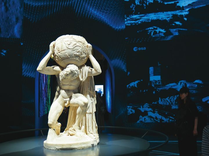 ナポリ国立考古学博物館が所蔵する「ファルネーゼのアトラス」。