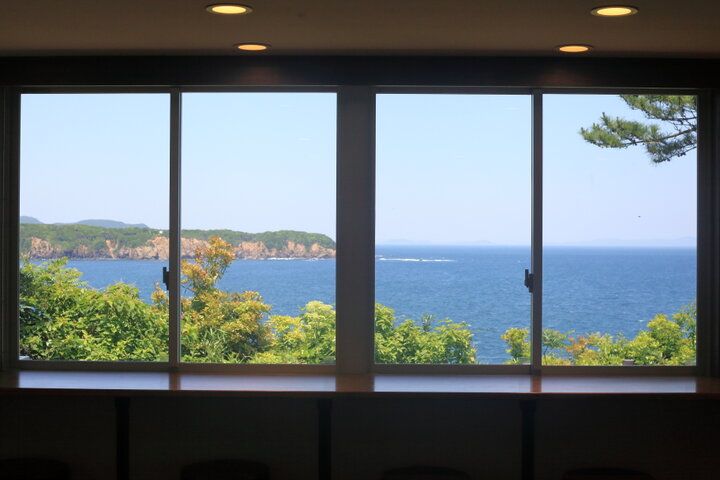 白亜の灯台を眺めながら志摩伝統の干し芋グルメを。「きんこ芋工房上田商店 灯台カフェ」