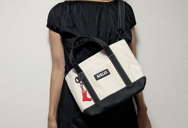 エーグルミニトートバッグ肩掛けしたところ