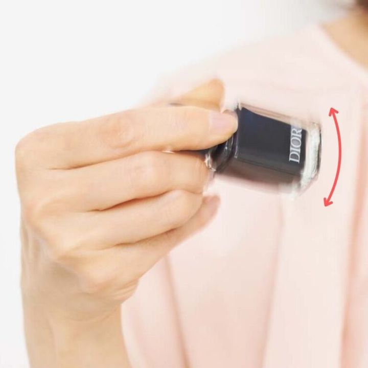 ボトルを振って液を均一にする