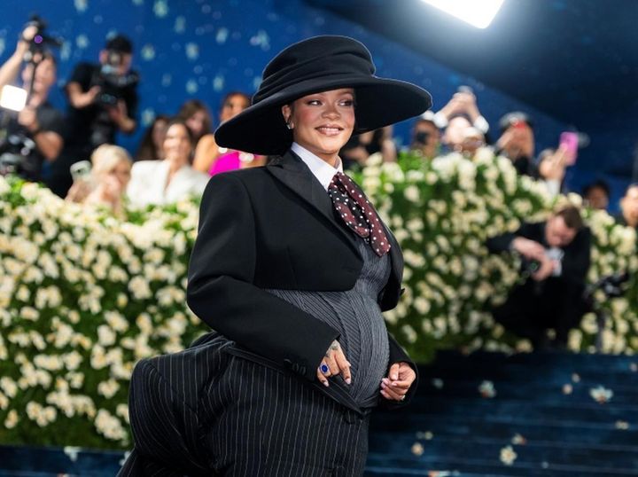 画像1: リアーナが映画『スマーフ』のLAプレミアに子どもたちと参加