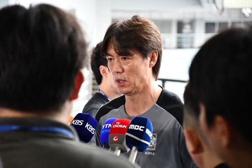 ホン・ミョンボ監督