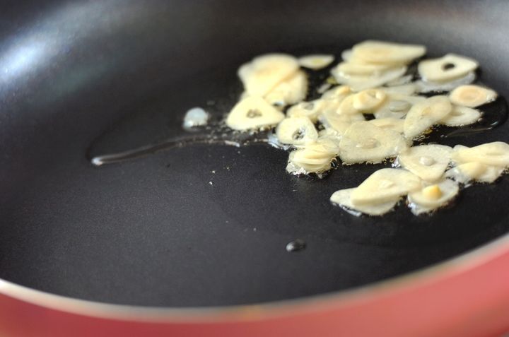 しらたきのニンニクおかか炒めの作り方1