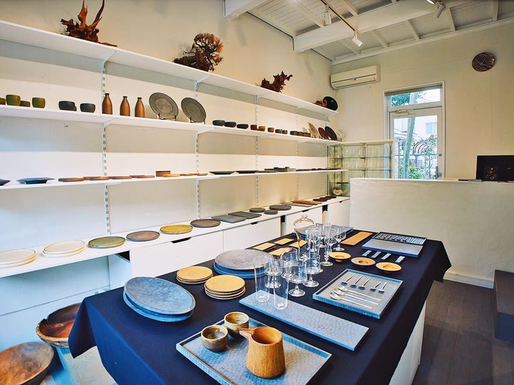 妙蓮寺『うつわ屋まほろ』の内観