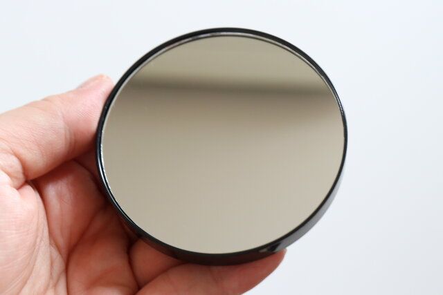 ダイソーの吸盤付ミラー（7.5cm）が便利