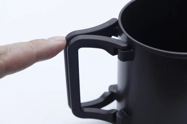 ダイソーの便利な取っ手がたためるアウトドアコップ（AGAX、300mL）