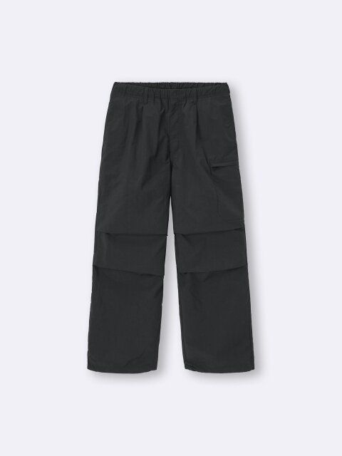 GUのナイロンジップパラシュートパンツ