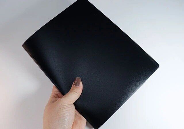 ダイソーの持ち運びしやすいポケット付きノートカバー1