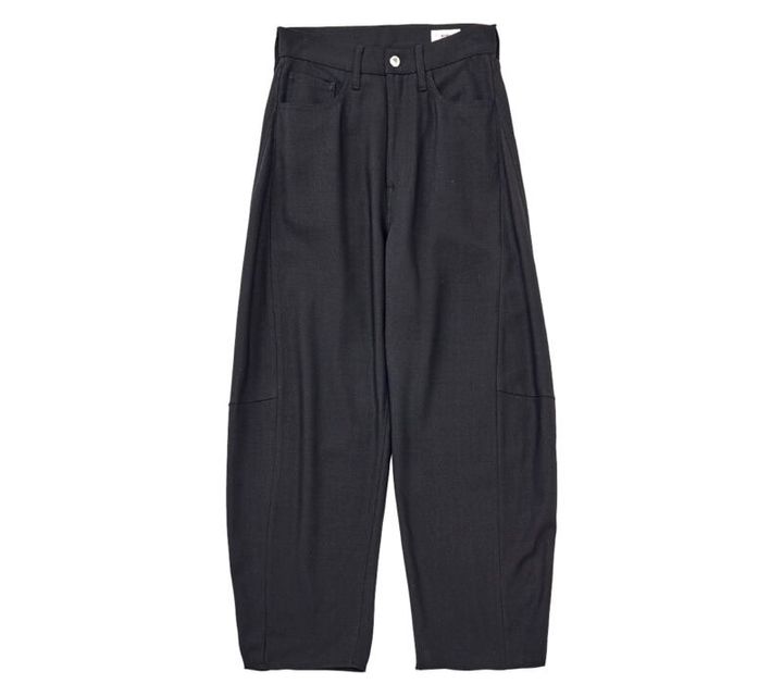 着まわしアイテム：HYKEのバレルパンツ