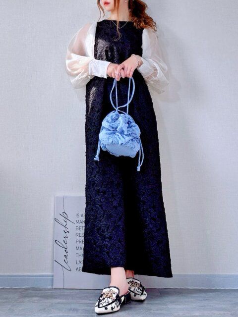 【ブルーバッグ×シアー袖ワンピ】フェミニンワンピースを軽やかに♪