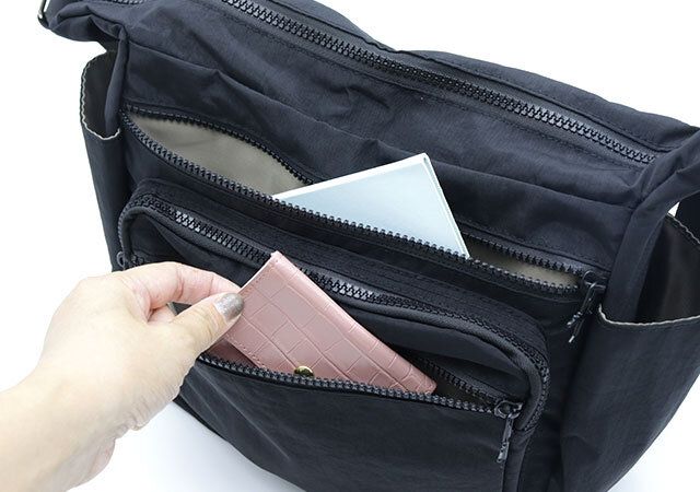 東武トップツアーズショルダーバッグフロントファスナーポケット