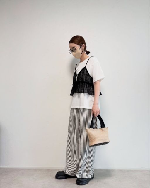 TT＊RUMレースビスチェとパンツのコーデ