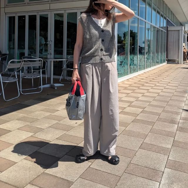 TT＊MEGブークレメッシュとパンツのコーデ