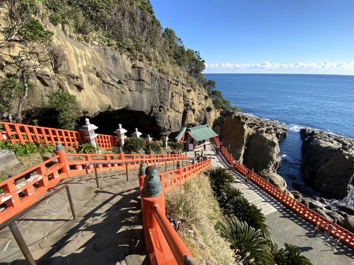 断崖絶壁の美しい神社のお土産！日南市の金柑香る、黄金餡の可愛い最中【旅するデザイナーがおすすめするお土産たち！】