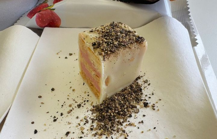 ストロベリーミルフィーユ × 粗挽き黒コショウ