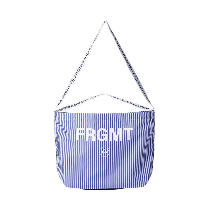 斜め掛け・肩掛けに対応したダブルストラップ仕様のショルダーバッグ。