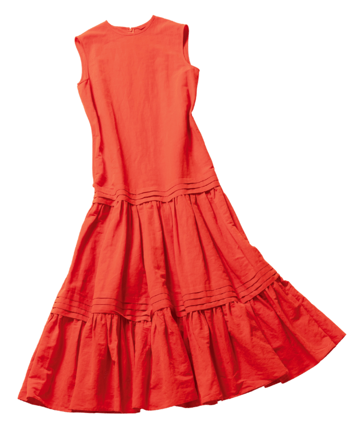 AUBRIOTのティアアードマキシワンピース。ローウエスト切り替えのティアードマキシ。涼やかなリネンコットン。7万7000円（オブリオ）