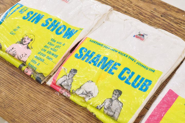 〈フルーツオブザルーム〉のTシャツ