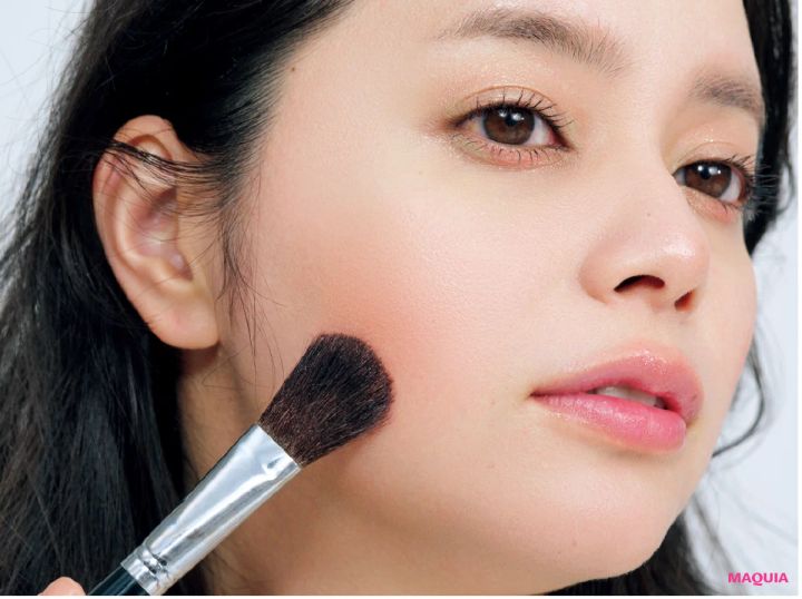 “色を使わない”透明感のまとい方。元ギャルのメイクアップアーティスト・・福岡玲衣さんに学ぶ、盛れるニュアンスメイク_7