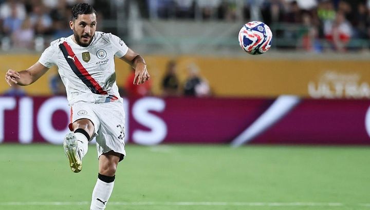 「君たちはとんでもない選手を手に入れたね」世界的名門に入団のMF、ラケット競技で“ラケットを使わず”見事な足技披露