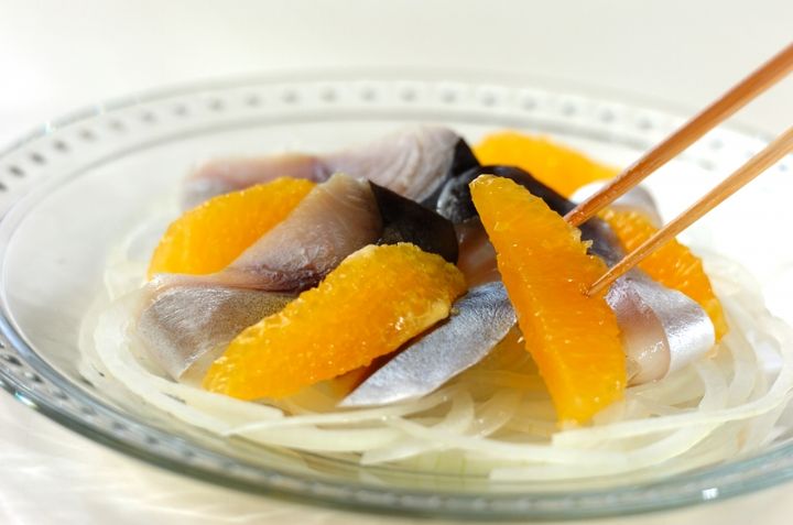 しめサバとオレンジのサラダの作り方2