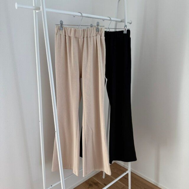 しまむらのストレッチフレアイージーパンツ