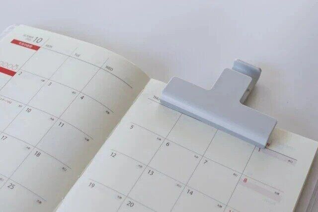 セリア スマホが立てられるスタンドクリップ ワイド 使用例