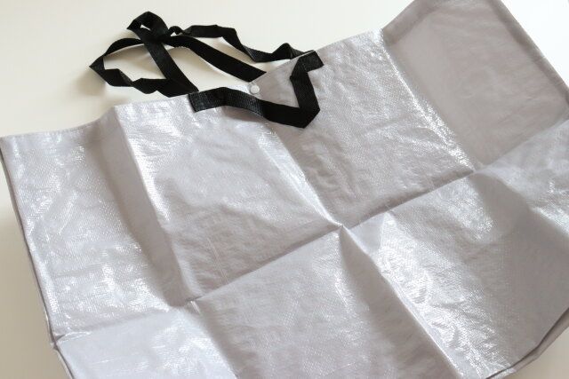 ダイソーの不透明なコインランドリー用トートバッグ