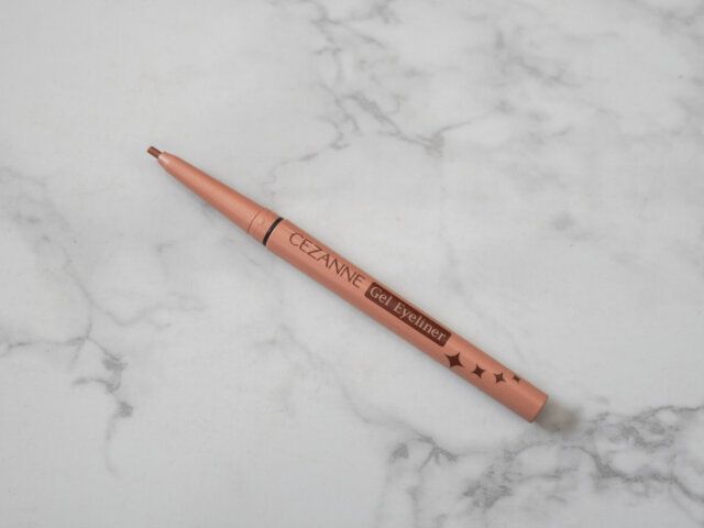 アイライナーは、セザンヌ「ジェルアイライナー」