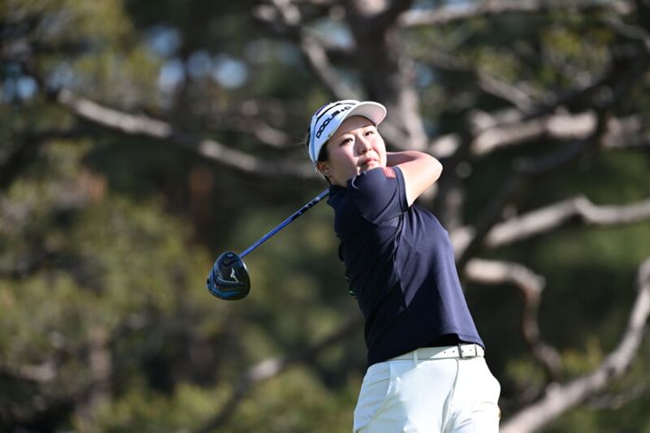 飛距離と安定感を兼ね備えた「どっしり高弾道スイング」とは？女子プロが解説