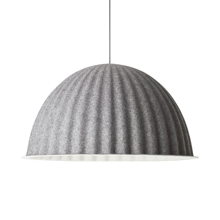 「UNDER THE BELL PENDANT LAMP」（グレー） ¥146,300／MUUTO（ムートストア東京）