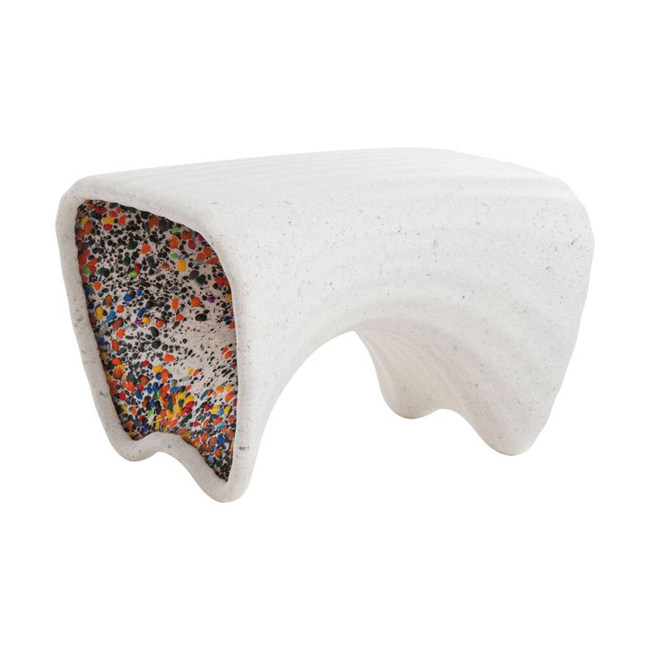 「In-Side Low Table」（ホワイト） ¥113,300／MAGIS（マジス ジャパン）