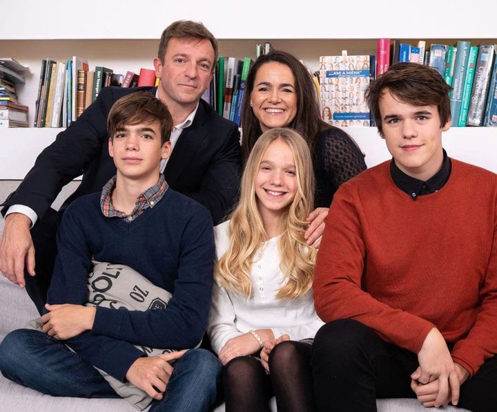 ノヴァク・カタリン前大統領と家族。「大統領になったことよりも母親になったことの方が私にとっては大きな意味をもちます」と話してくれたマダムプレジデント。