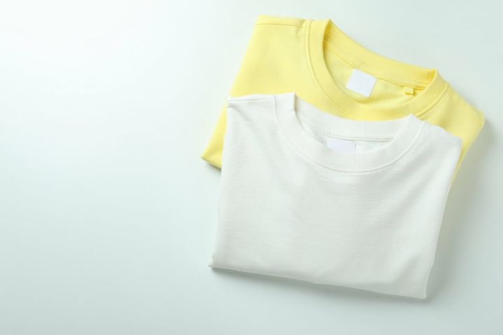 衣服の首元のヨレを直す方法とは？（画像はイメージ）