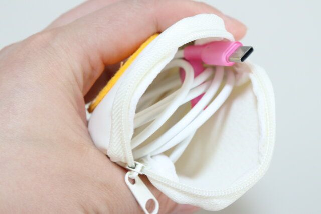 セリアのイヤホンが入るミニ収納ケース パンケーキ＆食パン＆目玉焼き