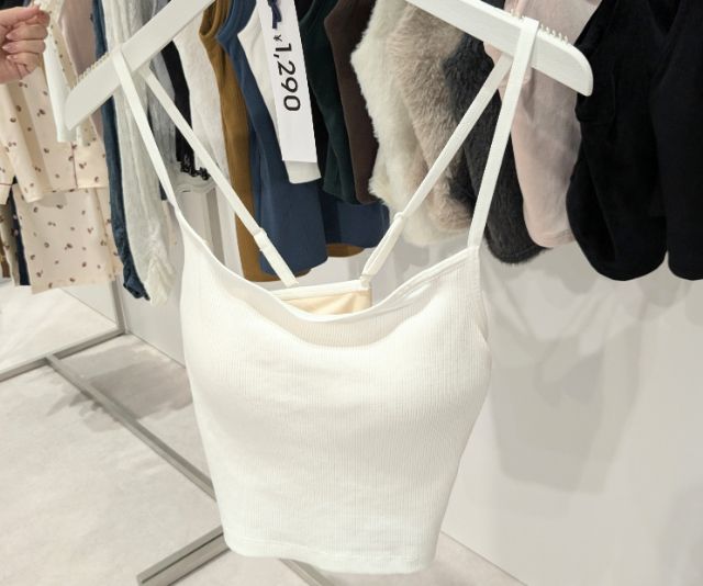 白のブラフィール2WAYクロップドキャミソール