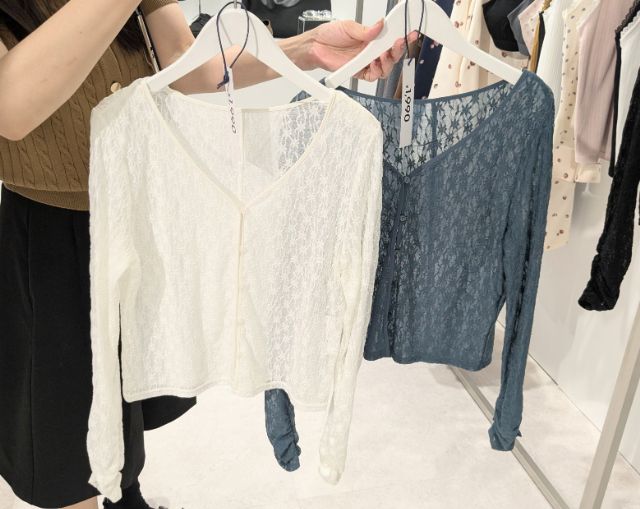 白とグリーンのレースカーディガン