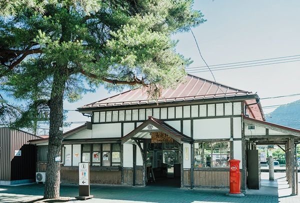 レトロな雰囲気が漂う秩父鉄道の長瀞駅